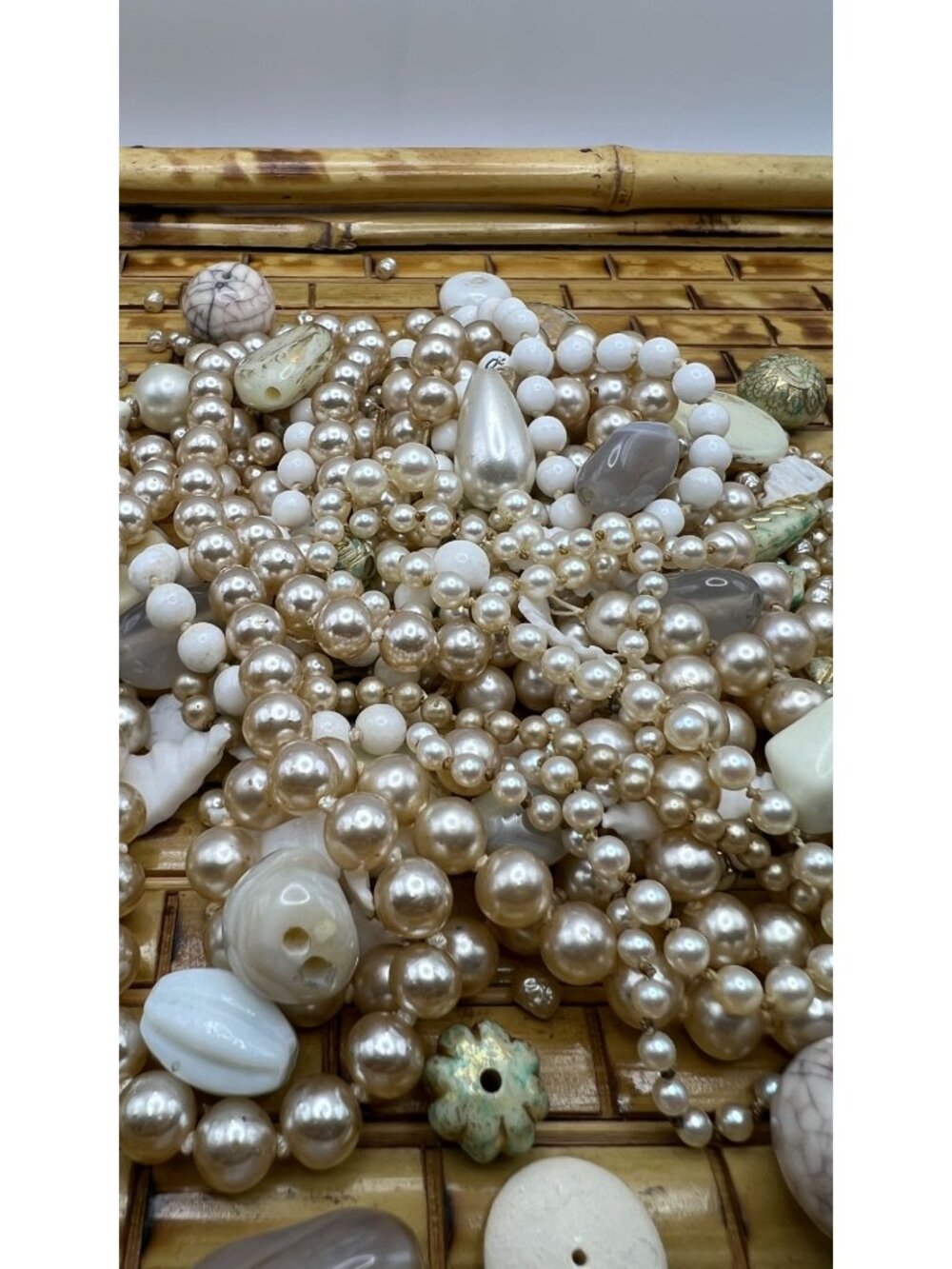 Mixed Lot Of Assorted Beads & Faux Pearls For Jewelry Crafting - Picture 2 of 3
